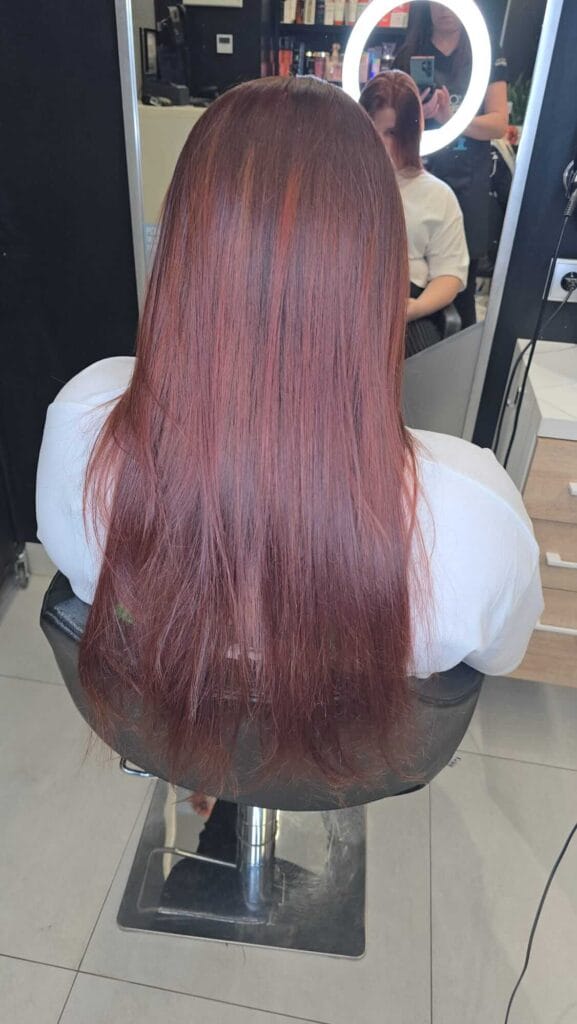 Efekt końcowy koloryzacji L'Oréal Dia Richesse – głęboki czekoladowy brąz, pełen blasku i naturalnego wyglądu.