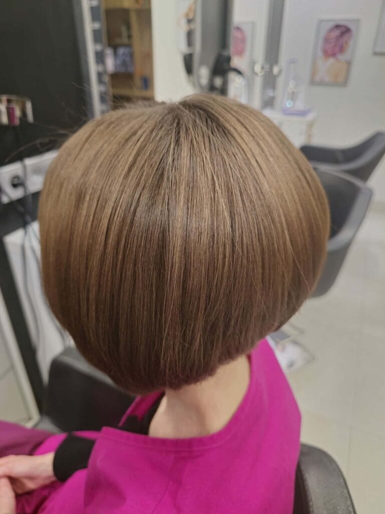 Keratynowe prostowanie włosów – efekt wygładzenia i kontroli skrętu po zabiegu wykonanym przez Agnieszkę w Agneess