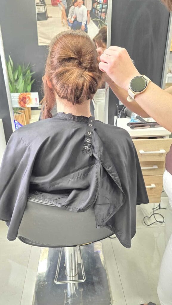 Dopinanie i modelowanie pasm w klasycznym upięciu ślubnym